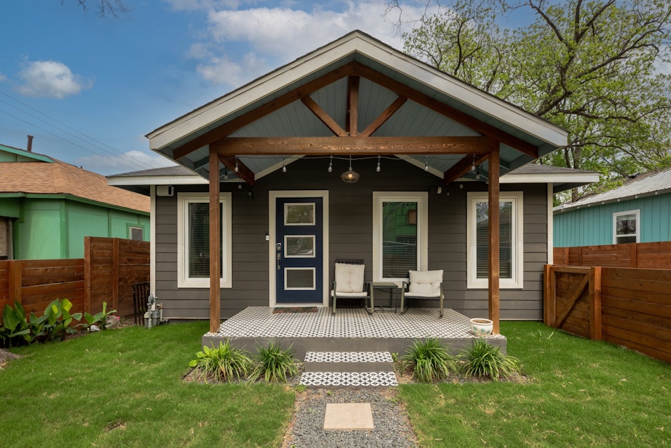 2202 Haskell Street 1, Austin, TX 78702, Presented by Andrew Hackemack, TOWERS realty. Powered